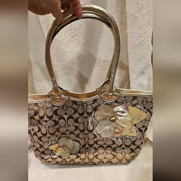 Coach Handbags - COACH SIGNATURE FLORAL TOTE PURSE